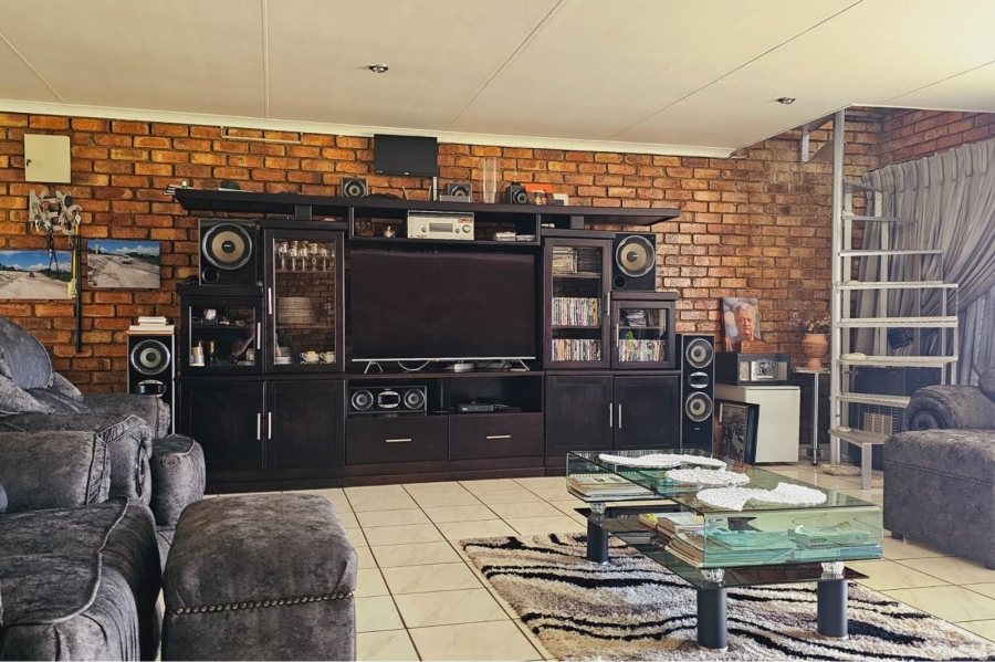 3 Bedroom Property for Sale in Oranjeville Free State